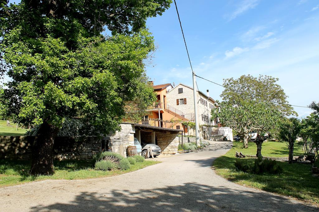 Apartments Mestri Groznjan Bagian luar foto