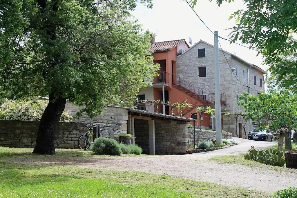 Apartments Mestri Groznjan Bagian luar foto